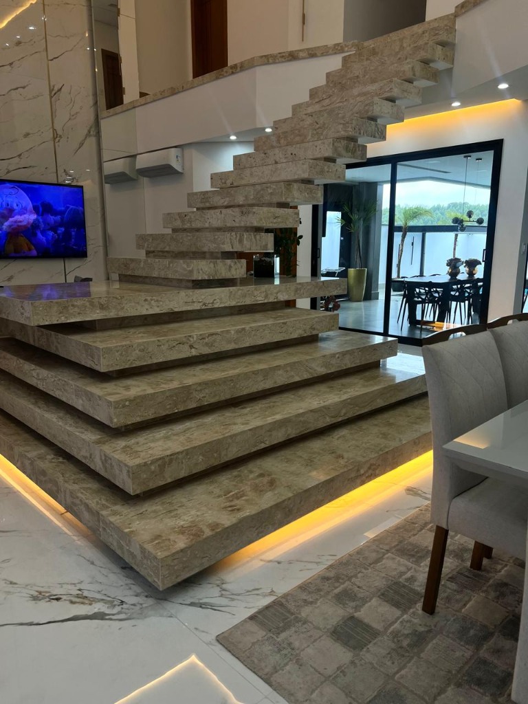 Escadas e Pisos em Granito